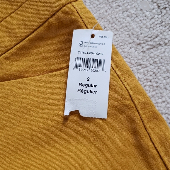 Below waist Gap jeans - Picture 2 of 2